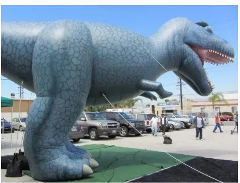 2023 Neuer 25′ x 50′ riesiger aufblasbarer realistischer Triceratops-Dinosaurier (Vorderansicht)